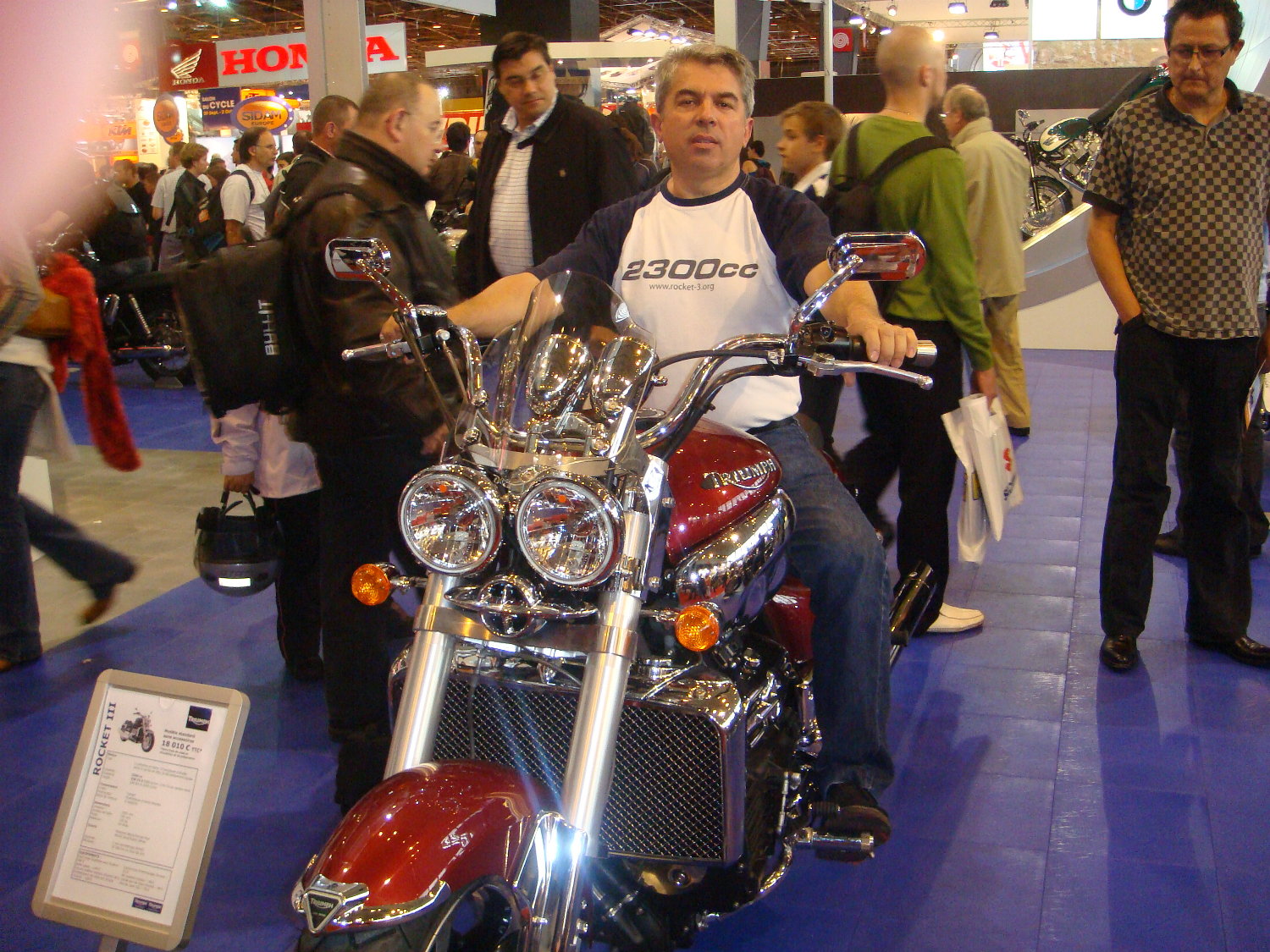 08 ROCKET 3 ROUGE.JPG