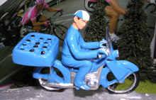 MOTO_BLEU_NESTLE-AQUAREL small.jpg