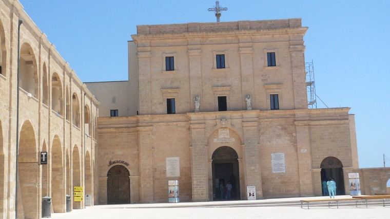 41. Le sanctuaire. Visite du Pape le 14062008.jpg