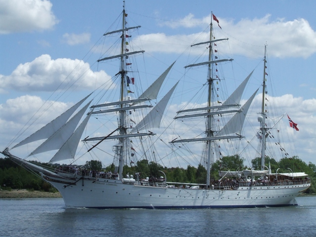 Armada 2008 Parade 021.jpg