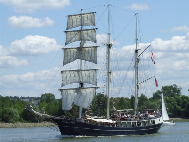 Armada 2008 Parade 034.jpg