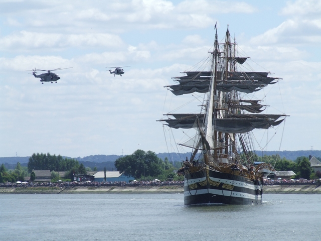 Armada 2008 Parade 040.jpg