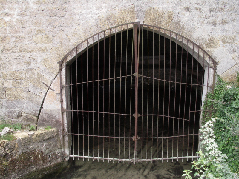 Abbaye grille r.JPG
