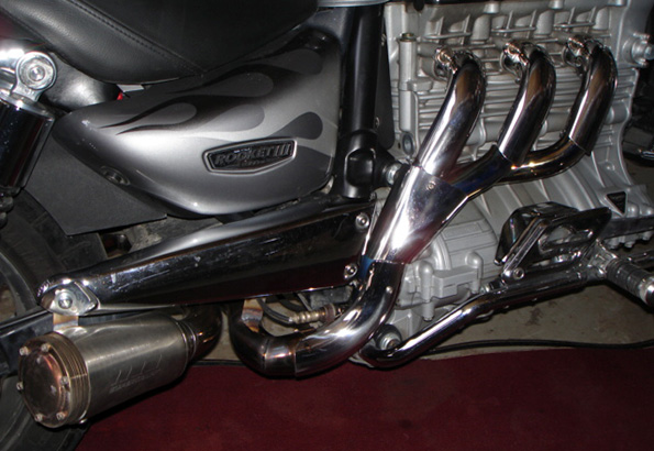 triumph_rocket_3_short_snake_nest.jpg