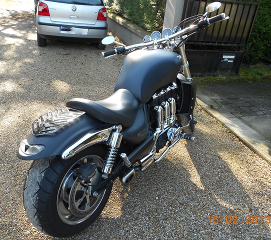Moto Triumph Rocket Robert 0086 a.jpg