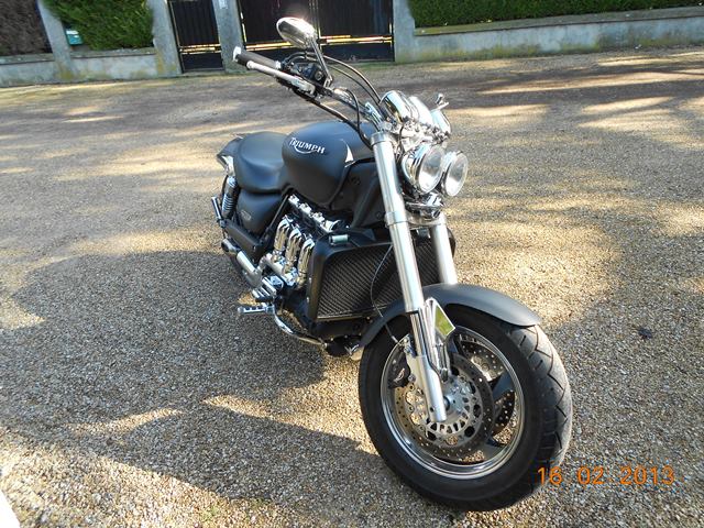 Moto Triumph Rocket Robert 0083 a.jpg