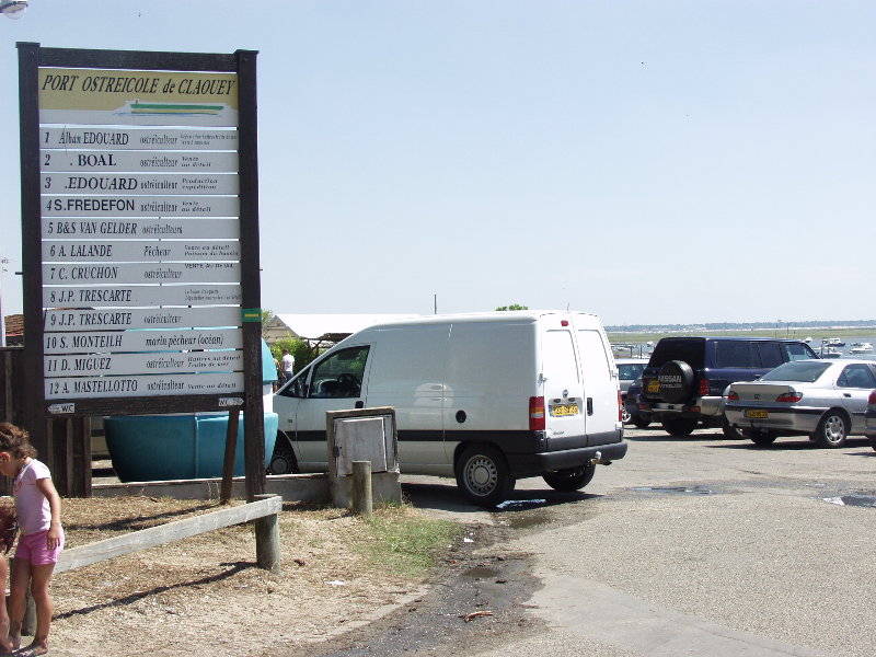 08CLAOUEY 33950 LEGE CAP FERRET.JPG