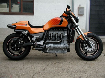 Triumph RS Rocket III Special 08.jpg