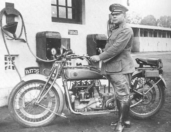 FN1923-01.jpg