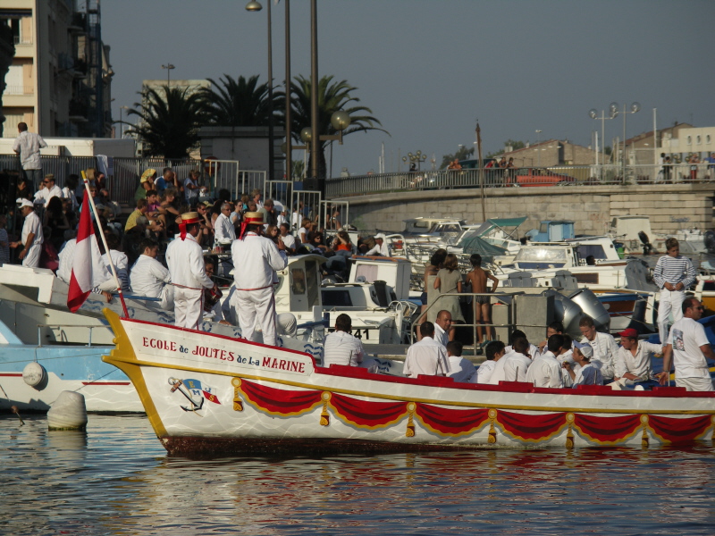Barque rouge.JPG