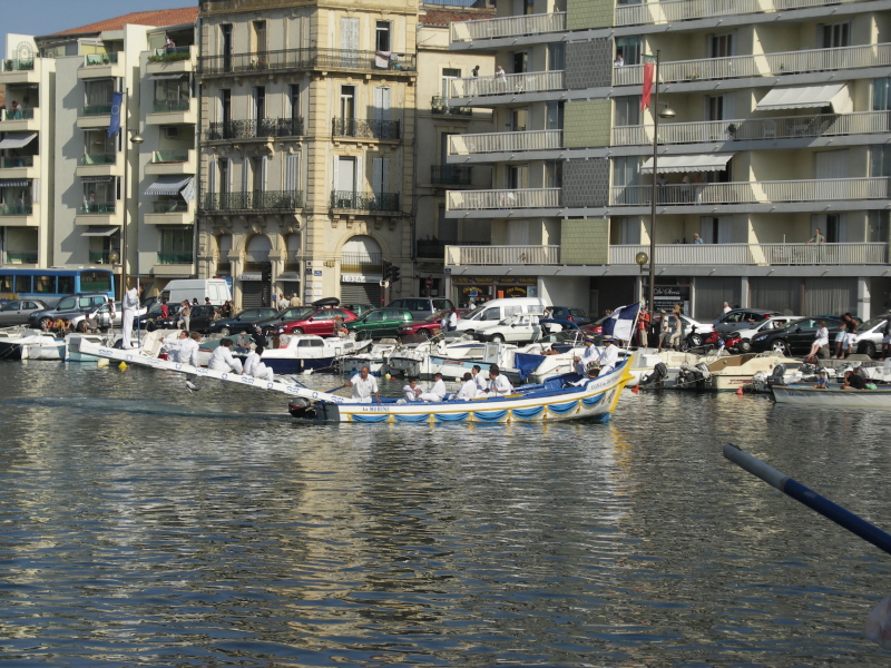 Barque bleue.JPG