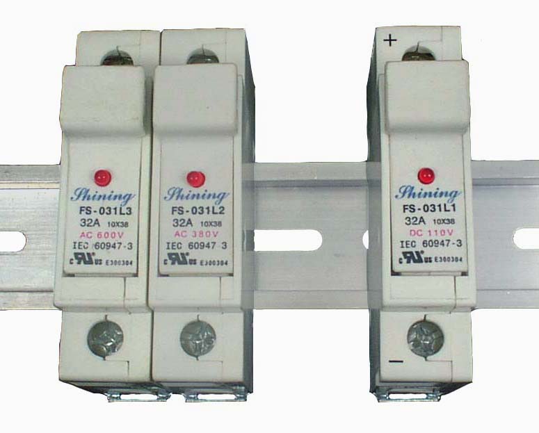 FS_032L1_110V_32A_UL_94V_0_avec_indicateur_Porte_Fusible.jpg