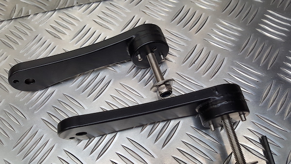 1541491881r3 blk footrests 2.jpg