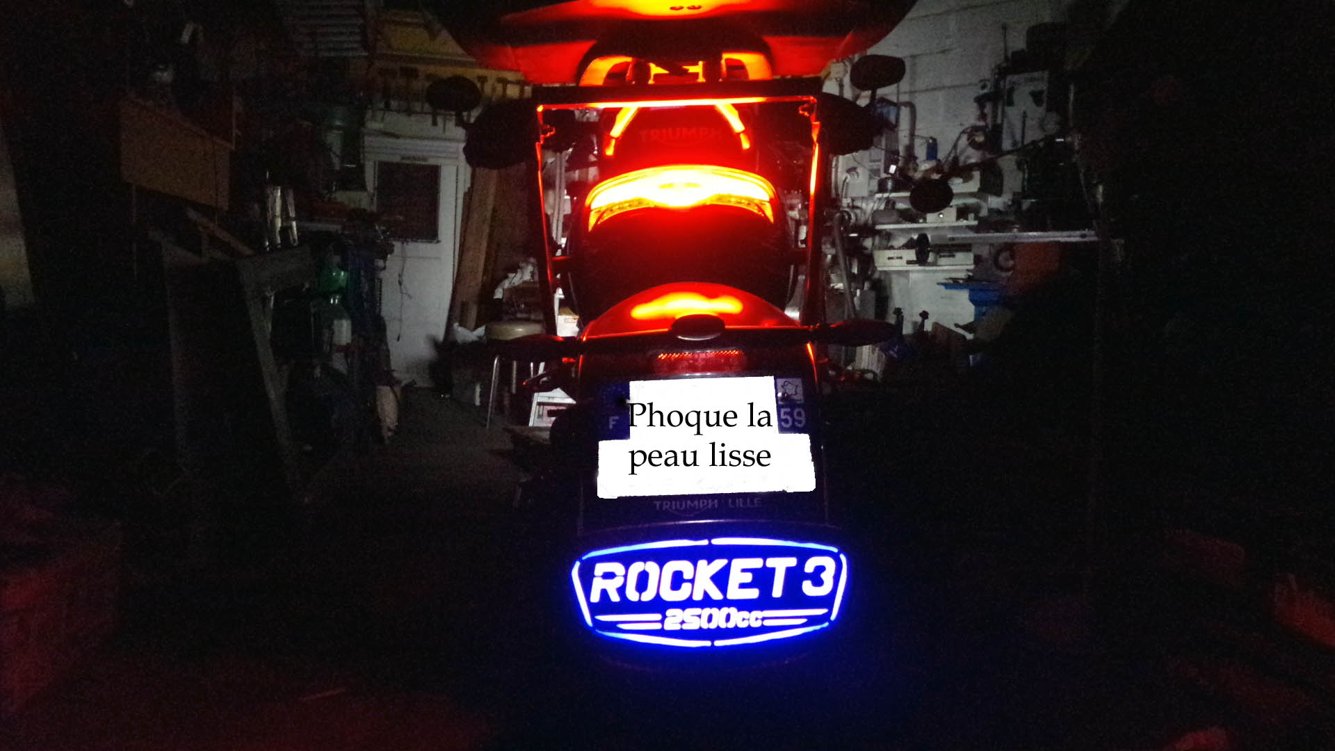 plaque_led_on.jpg
