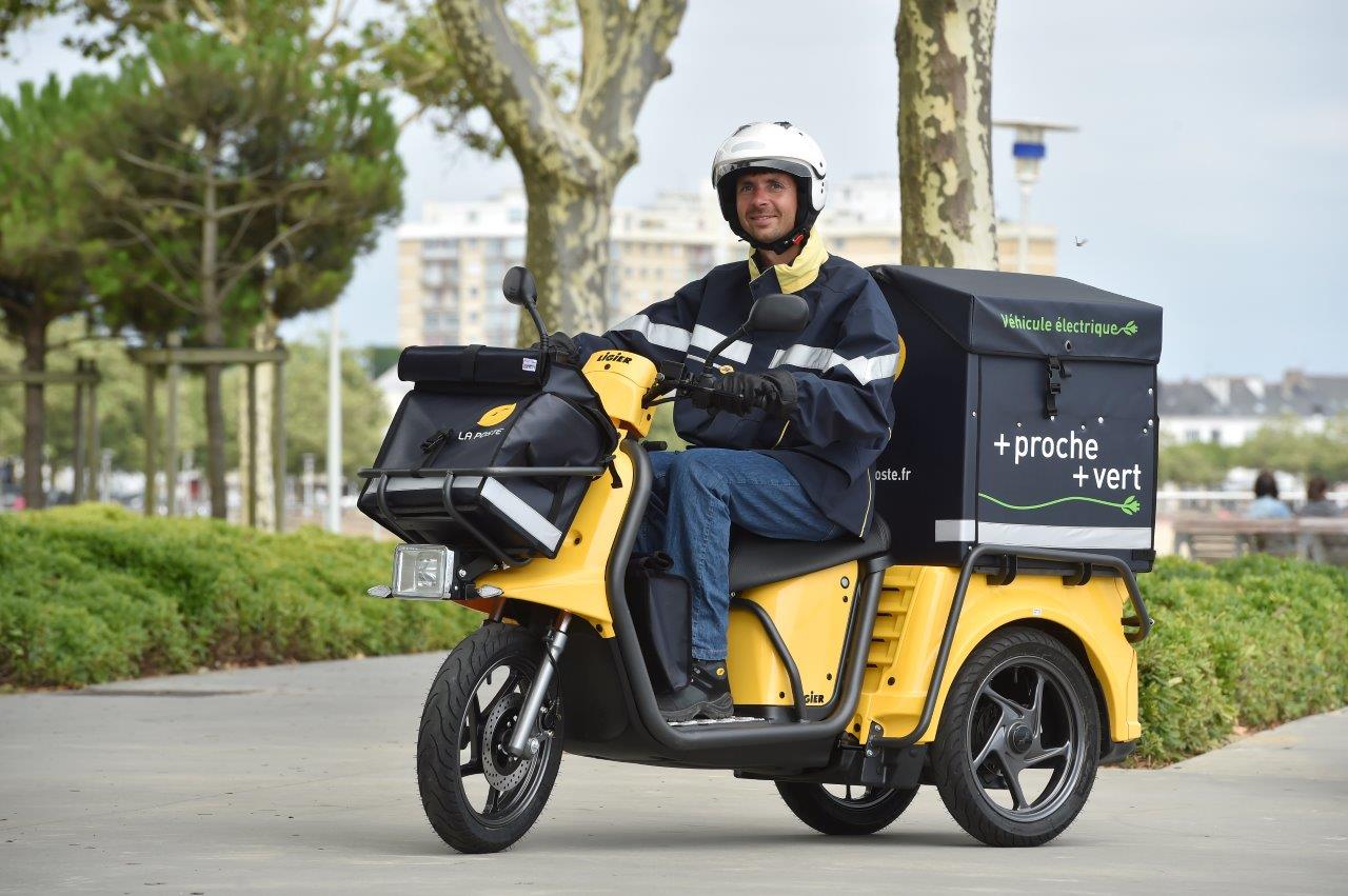 LA-POSTE.jpg