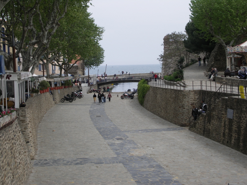Collioure Harleys2.JPG