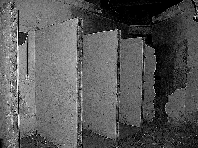 L usine douches.JPG