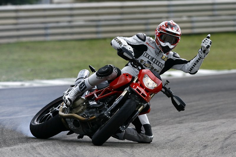hypermotard 1.jpg