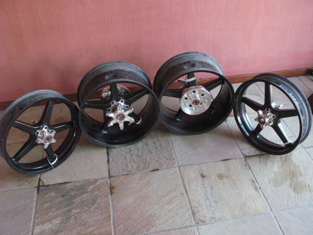 RIII BST CF Wheels.jpg